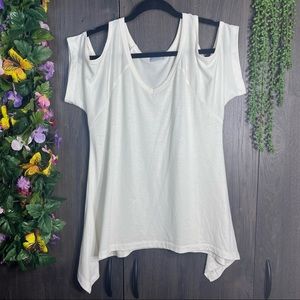 +🌼3/$30🌼TOBI Cutout Shoulder White Flowy Top Size Small
